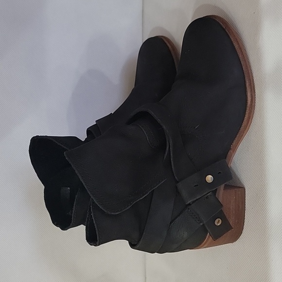 UGG‎ SHOE BOOTS BLACK LEATHER (sz 7) - Picture 1 of 6